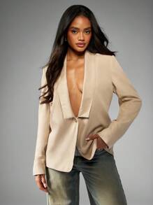 MISSGUIDED Blazer-Bluse mit tiefem Ausschnitt, luxuriöse, moderne Büromode, professionell, geschäftlich, elegant, minimalistisch, formell, anspruchsvoll, langärmlig, mit Kragen
