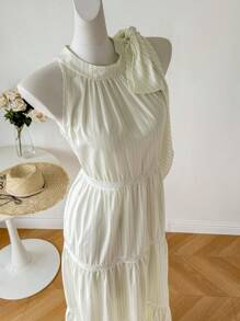 SHEIN فستان نسائي أكمام بلا أكتاف أحادي اللون بذيل مجعد ومزين بفيونكة حول الرقبة - أبيض - مشاهدة 6