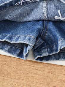 Peto vaquero ajustable con hebilla, bordado de moño, para niñas bebés, diseño casual de primavera/verano, apropiado para uso diario - Azul lavado medio - Ver 3