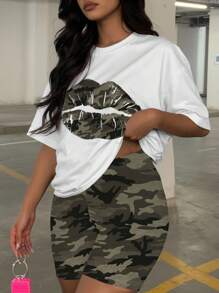 Slaydiva 2pcs/Set Casual Minimalist Camouflage Lip Print Round Neck Short Sleeve Top & Camouflage Pants, Plus Size, Suitable For Summer