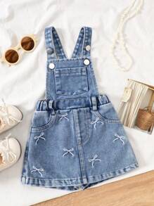 Peto vaquero ajustable con hebilla, bordado de moño, para niñas bebés, diseño casual de primavera/verano, apropiado para uso diario - Azul lavado medio - Ver 1