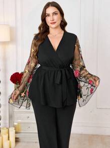Modelyn Set da due pezzi con top a maniche corte e pantaloni in maglia ricamata, di taglia grande