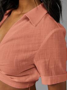 MISSGUIDED Chemise de plage à manches courtes, col boutonné, avec torsade devant, pour tenue de vacances d'été