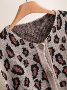 CosyJoli Chaleco de punto con bolsillo, cuello redondo y abotonadura sencilla con estampado de leopardo para mujer de talla grande en otoño/invierno - Camel - Ver 4