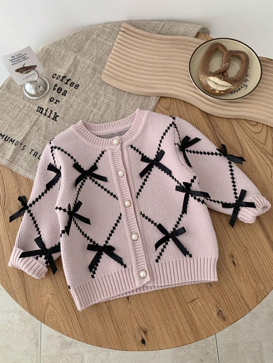 SHEIN 可爱百搭的女宝宝长袖开衫毛衣,粉色,饰有蝴蝶结,适合秋冬季节穿着。 - 珊瑚粉 - 查看 1