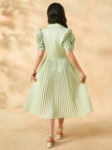 SHEIN 少女两件套：优雅 3D 花卉装饰短袖夹克 + 针织百褶裙套装 - 綠色 - 查看 2