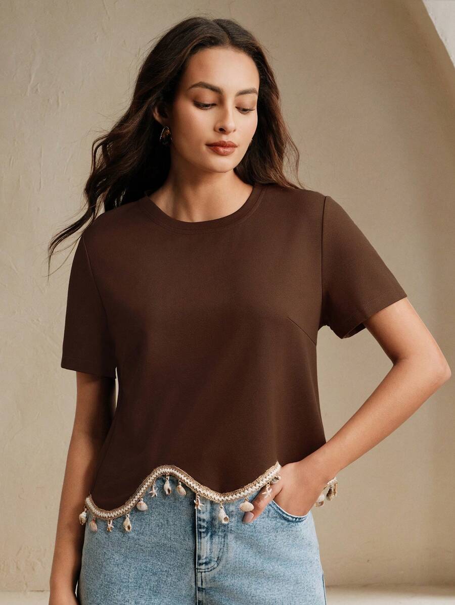 Anewsta Áo thun thiết kế bất đối xứng thanh lịch với tua rua hình quả cầu, vai vuông vức, thích hợp cho kỳ nghỉ, mùa xuân/hè, lễ hội, lễ tốt nghiệp. - Cà phê nâu - Xem 1