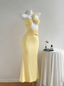 Rafferiza Women Elegant Sexy Solid Color Hollow Butterfly Decor Fishtail Dress - Yellow - View 4