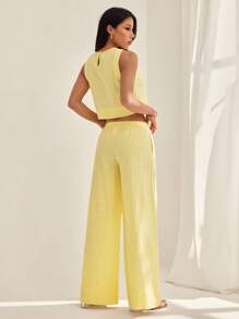 SHEIN PETITE Conjunto casual de 2 piezas para mujer, con top de cuello redondo color amarillo mantequilla sólido y pantalones - Amarillo - Ver 2