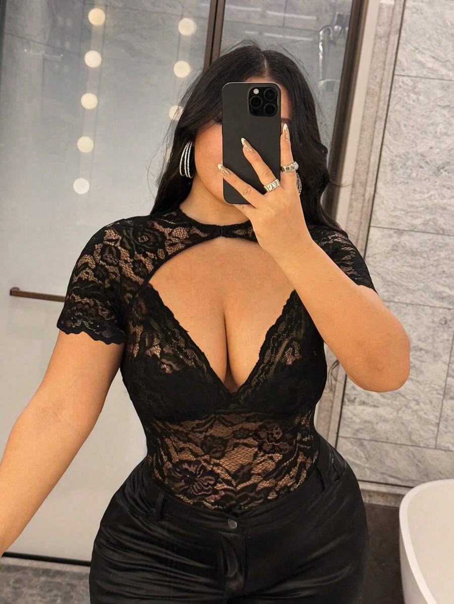 NU&NOW 1 件大码女式花卉蕾丝镂空设计短袖修身性感 T 恤