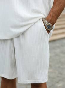 Manfinity Homme Biały luźny krój, krótki rękaw, top i spodenki z elastycznej talii dla mężczyzn, styl vintage, zniszczone, bardzo wygodne czarne spodenki sportowe, pasująca koszulka z krótkim rękawem, stylowy streetwear, odpowiedni na co dzień, dojazdy do pracy, wakacje, świetny prezent dla męża lub chłopaka - Biały - Zobacz 5