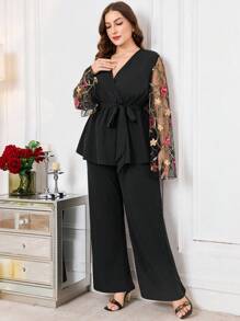 Modelyn Set da due pezzi con top a maniche corte e pantaloni in maglia ricamata, di taglia grande