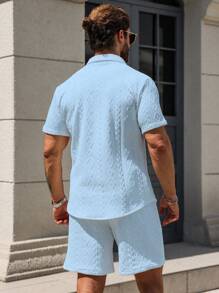 Manfinity Homme 2件套男士夏季简约纯色纹理纽扣短袖衬衫和短裤套装男士淡蓝色短套装男士两件套休闲短套装两件套夏季套装