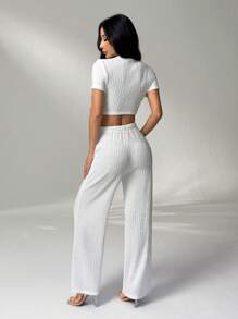 SHEIN PETITE Tenue de femme de style décontracté "Old Money" pour l'aéroport, 2 pièces/set. Ensemble top à fines brides et pantalon en dentelle et patchwork pour femmes. Vêtements bohèmes pour femmes printemps/été