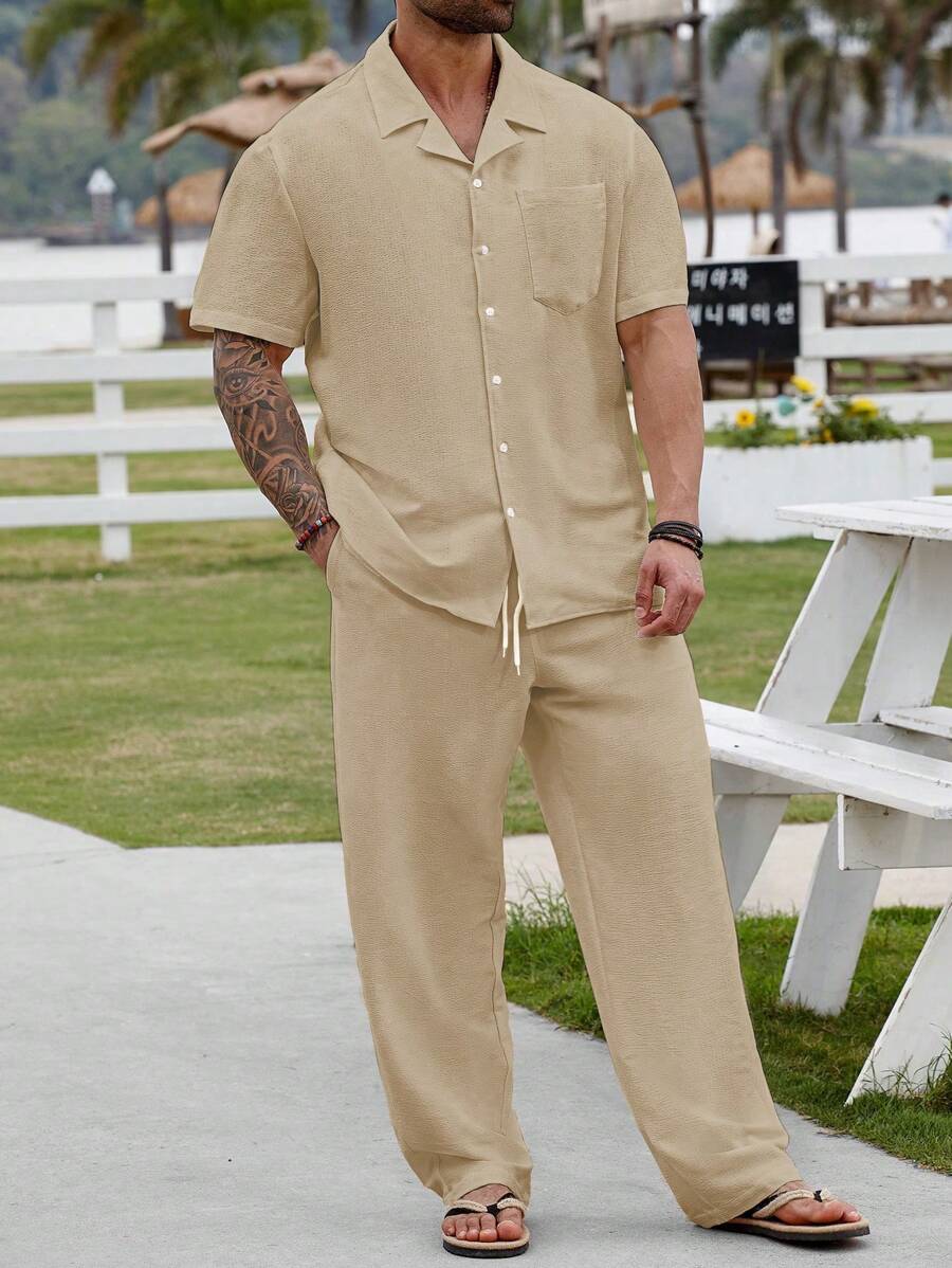Manfinity RSRT 大码男士纯色简约休闲短袖衬衫和裤子套装 - 杏色 - 查看 1