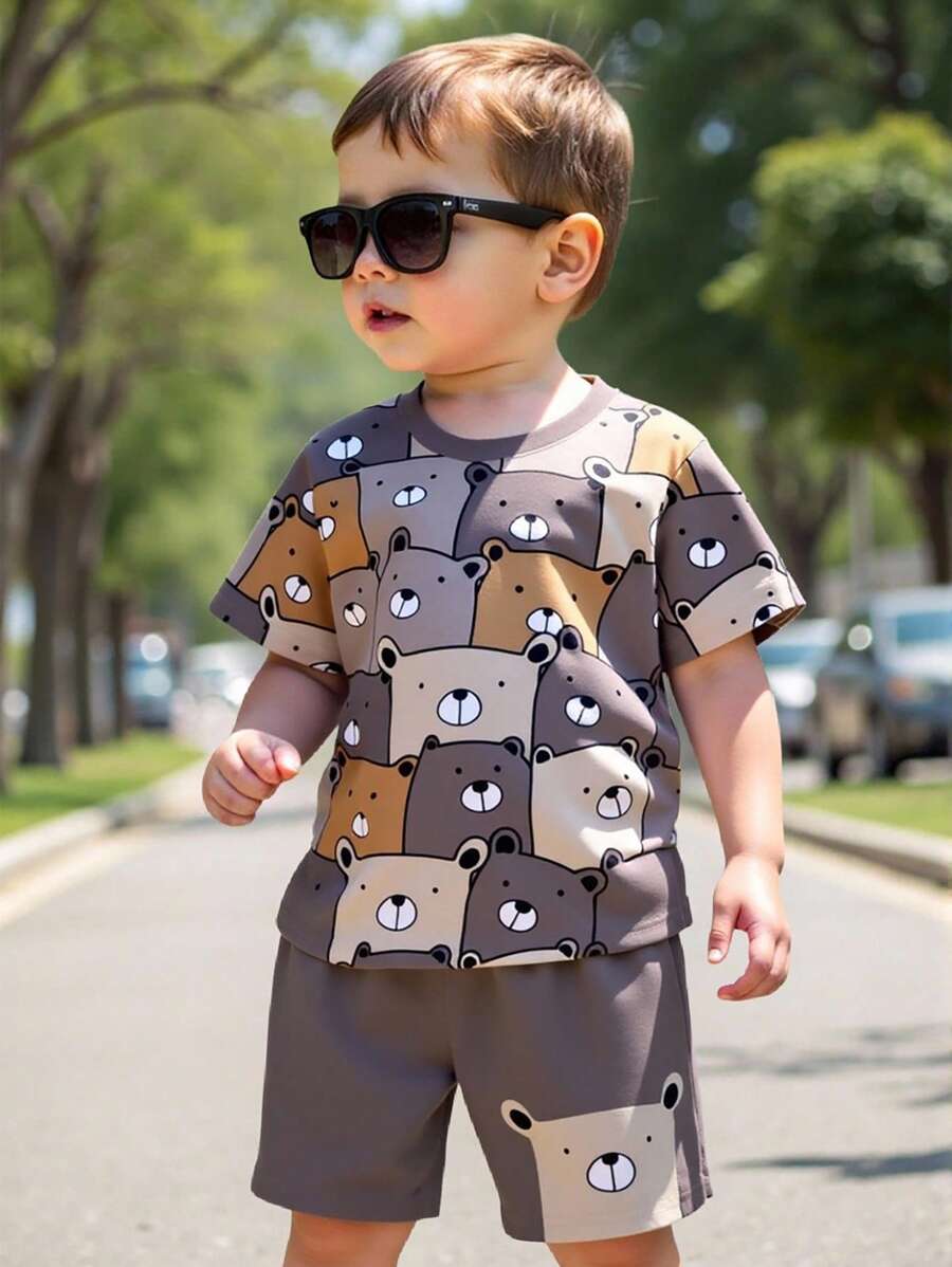 SHEIN Playful Pals 1 套幼儿男童休闲可爱熊全印花 T 恤和短裤套装,可爱的日常穿着,适合春夏季 - 彩色 - 查看 1