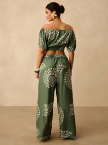 SHEIN VCAY 加大码绿色印花休闲露肩短袖衬衫配长裤两件套，夏季假日绿色两件套波西米亚风两件套女士度假节日两件套女式两件套，度假服装女士度假服装女士沙滩装女士假日服装夏季服装城市休闲服装，波西米亚风别致波西米亚风格，欧洲夏季海岛度假乡村音乐会服装老钱