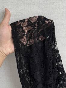 NU&NOW 1 件大码女式花卉蕾丝镂空设计短袖修身性感 T 恤 - 黑色 - 查看 9