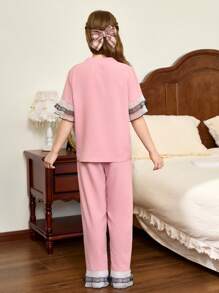 SHEIN 女童短袖开衫和裤子蕾丝边睡衣套装 - 彩色 - 查看 3