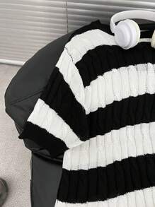 Manfinity Hypemode Men's Striped Crew Neck Short Sleeve Casual Knit Sweater - Black - View 4