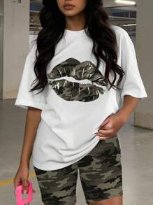 Slaydiva 2pcs/Set Casual Minimalist Camouflage Lip Print Round Neck Short Sleeve Top & Camouflage Pants, Plus Size, Suitable For Summer