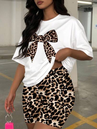 Slaydiva Set de 2 piezas de talla grande con camiseta de manga corta de cuello redondo suelta y estampado de leopardo con lazo, y shorts con estampado de leopardo, adecuado para el verano