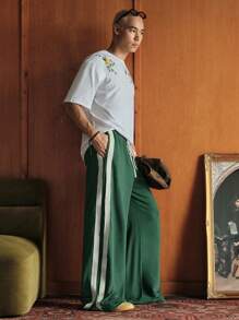 Manfinity VCAY Unisex Casual Knit Mid-Rise Drawstring Waist Split Hem Side Tape Embellished Wide Leg Sweatpants - Green - View 4