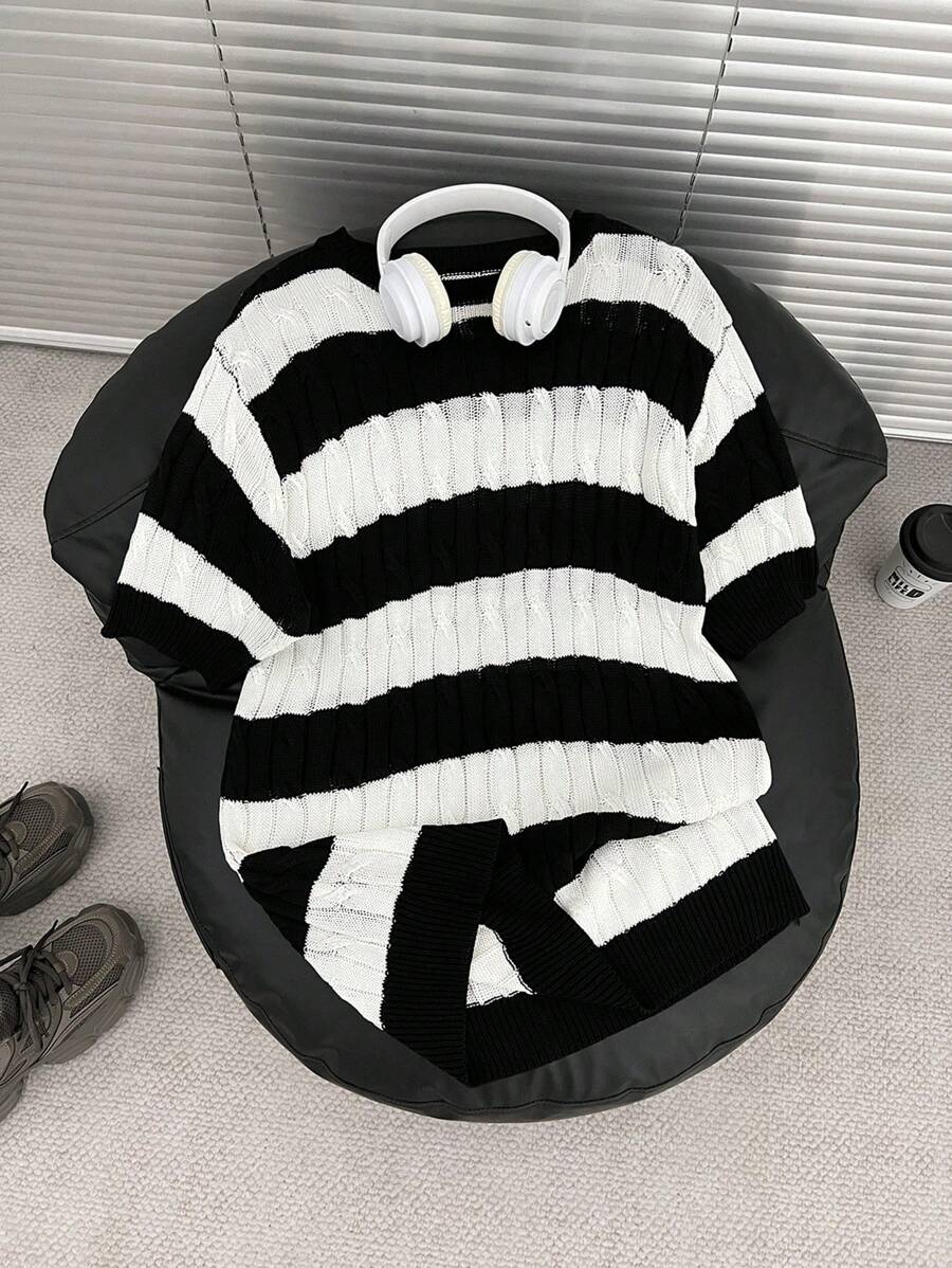 Manfinity Hypemode Men's Striped Crew Neck Short Sleeve Casual Knit Sweater - Black - View 1