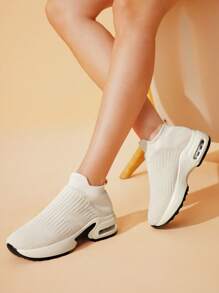 CUCCOO BASICS Nouvelle arrivée Chaussures de marche légères et respirantes pour femmes à enfiler avec semelle à coussin d'air. Chaussures de sport polyvalentes et tendance. Chaussures décontractées pour Noël, l'automne, le Nouvel An, la Saint-Valentin, en blanc