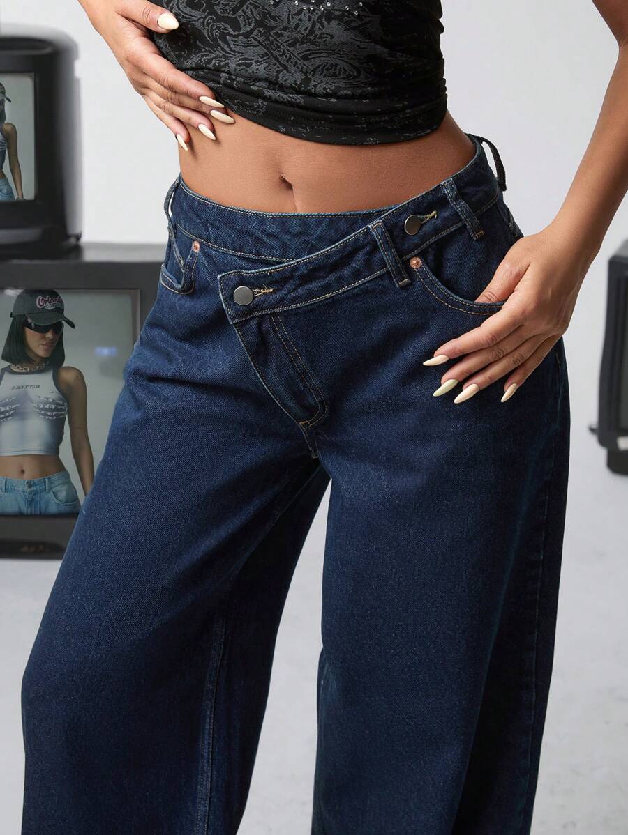CasuGlow 女士交叉腰带细节宽松阔腿休闲牛仔裤 - 深色水洗藍 - 查看 1