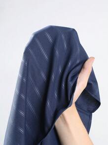 Manfinity Mode 男士商务条纹单排扣长袖衬衫，面料男士衬衫，男士白衬衫，长袖，男士夏季，男士夏季休闲衬衫，男士正装衬衫，男士商务休闲衬衫，男士办公衬衫，正装衬衫，正式衬衫