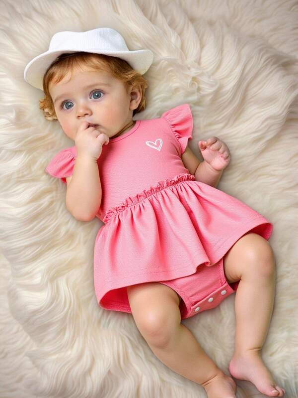 SHEIN Baby Girls' Solid Color Round Neck Cap Sleeve Romper. The Soft Solid Color Tone Showcases An Elegant Style, While The Cap Sleeve Design Adds A Cute Touch. Whether For Outings, Casual Home Wear, Daily Playtime, Or Special Occasions, This Piece Will Let Your Little Princess Shine And Enjoy Happy Moments.