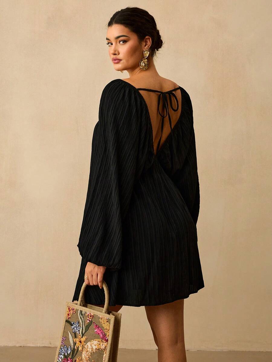 Travachic 大码纯黑色条纹纹理面料 V 领宽松休闲女式迷你连衣裙