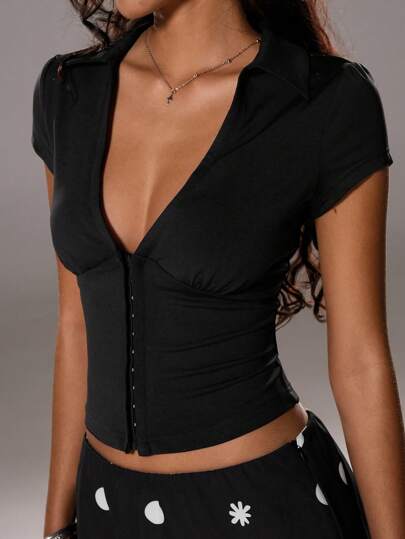 TRNVIE Camiseta de manga corta elegante de unicolor, ajustada y con cuello en V profundo con botones para mujer