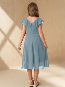 SHEIN 青少年女孩优雅简约时尚 V 领荷叶边无袖高腰中长款纯色雪纺面料蓝色连衣裙，夏季女孩毕业/婚礼花童礼服 - 淺藍色 - 查看 2