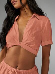 MISSGUIDED Chemise de plage à manches courtes, col boutonné, avec torsade devant, pour tenue de vacances d'été