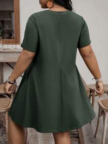 SHEIN LUNE Đầm thun trơn cổ tròn tay ngắn mùa hè cho nữ cỡ lớn - Màu xanh Ô liu - Xem 2
