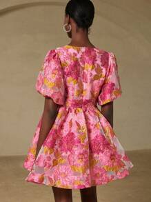 BELROSIE Vestido de línea A con escote en V profundo, cintura entallada, mangas de pétalos y estampado floral de jacquard de organza elaborado para mujer - Rosa - Ver 2