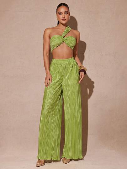 Silquee Top corto texturizado de tela verde lima con diseño de giro y falda con abertura, adecuado para vacaciones de verano en la playa
