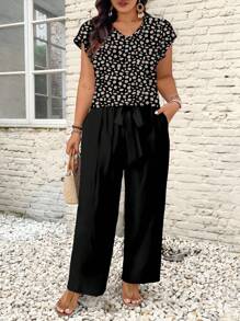 SHEIN Frenchy 2pcs/Set Plus Size Daisy Print Short Sleeve Top And Solid Color Pants Vacation Outfit,Two Piece Set Women Suitable For Going Out - Black - View 3