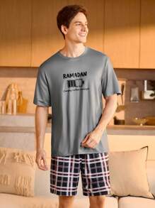 Manfinity Underwear&Sleepwear Basics Men's  Graphic Loungewear Set Comfortable Knitted Fabric Round Neck Short Sleeve T-Shirt With Unique Battery Icon Print And Multicolor Plaid Short Bottoms. Ideal For Relaxed Home Wear.