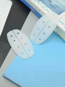 SHEIN Clips de tirantes de silicona para sujetadores, color nude/blanco/negro, almohadillas para los hombros antideslizantes, protector de tirantes de sujetador suave e invisible (con agujeros)