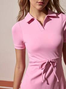 CourtClass Damen lässiges Tenniskleid in Unifarbe, minimalistischer Stil - Pink - Übersicht 5