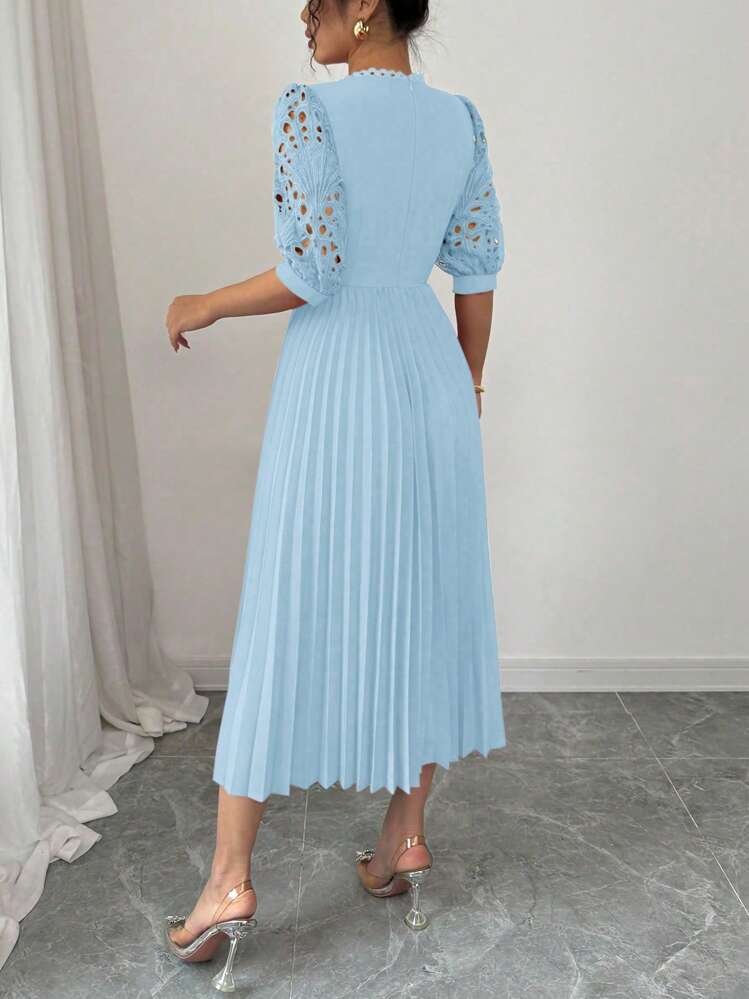 Rafferiza Vestido Plissado Elegante e Luxuoso com Bordado Vazado e Recorte em Cores Sólidas - Azul bebê - Visão 2