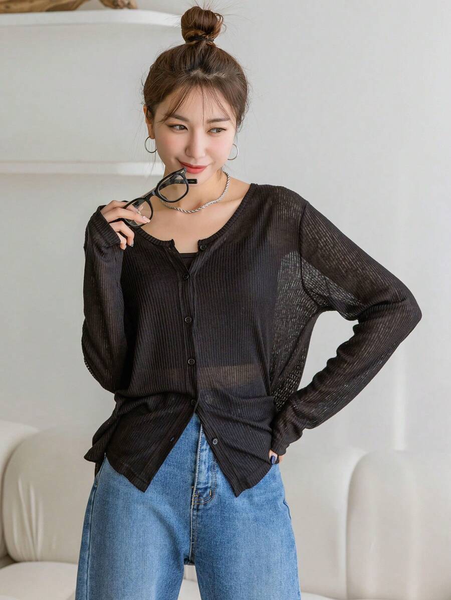 DAZY Camisa de mujer de manga larga con botones delanteros de unicolor, estilo casual y de negocios, ropa de mujer para otoño - Negro - Ver 1