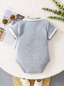 SHEIN 男婴提花针织Polo领短袖连体衣，童装，婴儿服装，适合外出、聚会、夏季穿着，男女宝宝通用款 - 淺灰色 - 查看 8