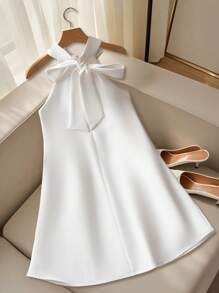 SHEIN 青少年女孩优雅纯白色挂脖珍珠铆钉后背蝴蝶结喇叭形 A 字无袖连衣裙 - 白色 - 查看 2