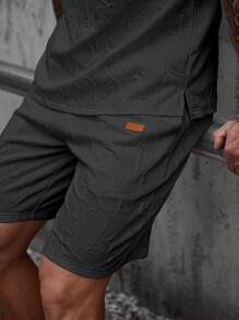 Manfinity CasualCool 男士两件套休闲套装：字母压花圆领短袖 T 恤和短裤，黑色两件套服装，送给男朋友或丈夫的绝佳礼物，舒适服装 - 深灰色 - 查看 5