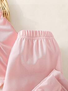 SHEIN Set de 2 piezas de ropa casual para niñas bebé - Top sin mangas con decoración de volantes y lazo, y pantalones largos de cintura elástica, cómodo para primavera/verano/otoño, adecuado para usar en casa y al aire libre - Rosa - Ver 5