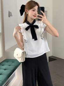 SHEIN 少女法式美学百搭领带褶边袖撞色 V 领白色上衣和优雅正装裤套装 - 黑與白 - 查看 4